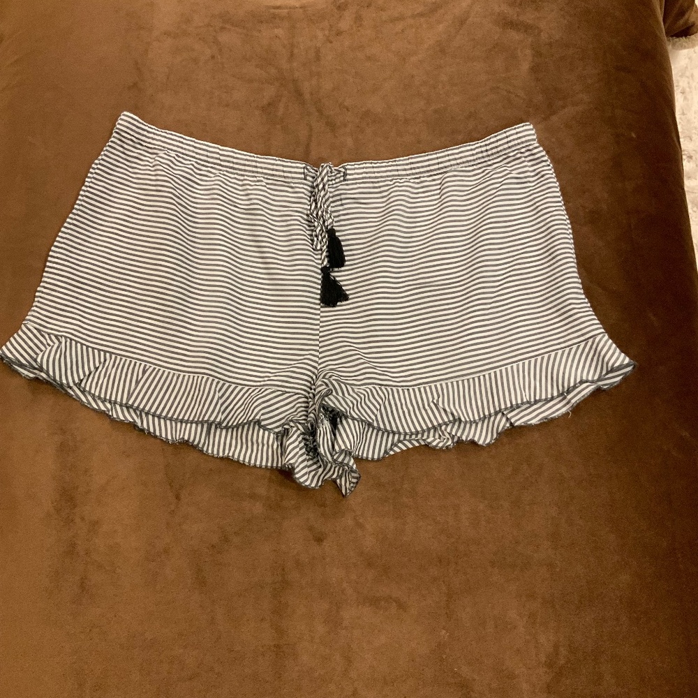 Gillian & O’Malley Black White L Sleep Shorts Coastal Cottagecore Scandi